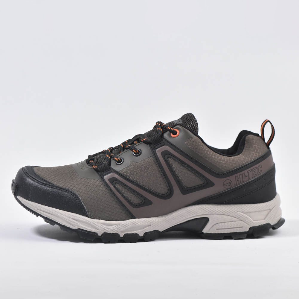 Baskets Hi-Tec Legion pour homme avec un design sportif, semelle robuste, et matériaux respirants, idéales pour le sport et un style décontracté en Algérie.